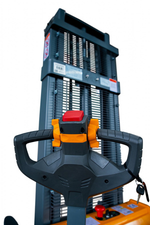 Штабелер самоходный 1,2 т 3,0 м XILIN CDD12R-EN с раздвижными вилами (сопровождаемый)