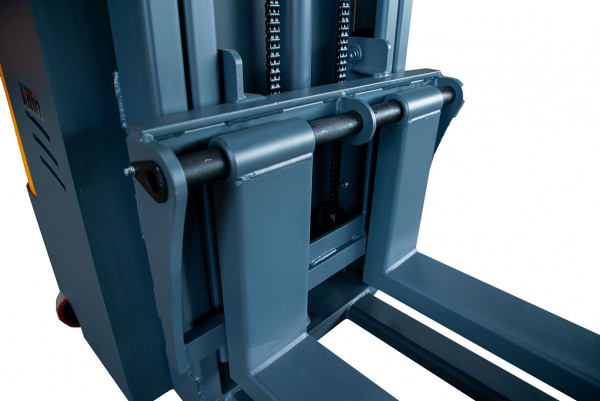 Штабелер самоходный 1,5 т 3,0 м XILIN CDD15K-EN с раздвижными вилами (с платформой)